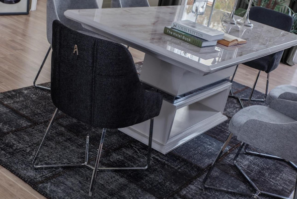 Exclusieve eetkamerset bestaande uit een eettafel met 7 delen en 6 stoelen, nieuw.