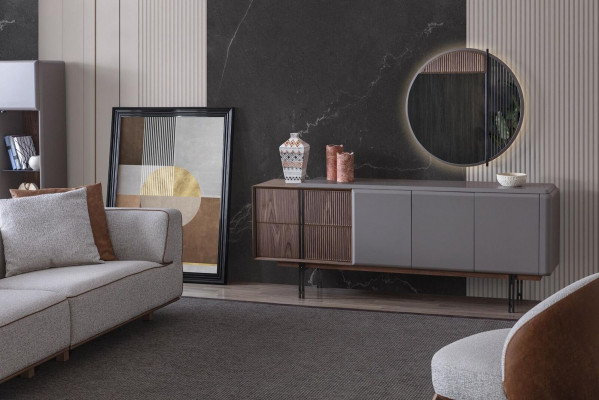 Exclusieve eetkamerset bestaande uit 2-delige dressoir en spiegel nieuwigheid