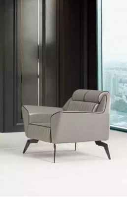 Luxe fauteuil voor op kantoor, grijs zit meubilair, nieuw gestoffeerde fauteuil
