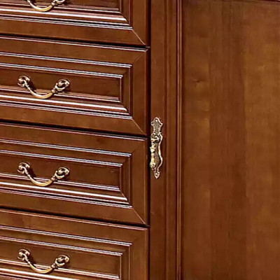 Laden van massief eikenhout, dressoirs, dressoirs van massief hout, echte houten kast.