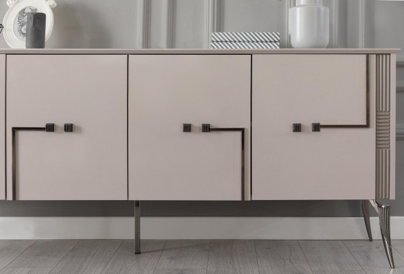 Oudwitte eetkamerset Grote eettafel 4x textiel stoelen dressoir