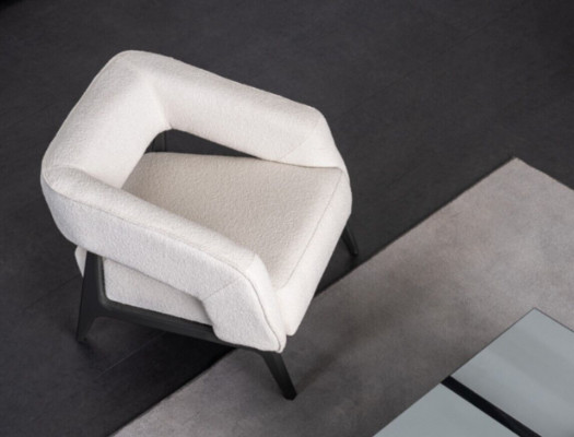 Grijswitte zitgroep woonkamer 3-zits fauteuil houten salontafel