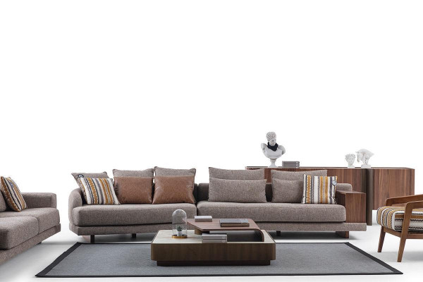 Grijze woonkamerbanken, stoffen banken, design fauteuils, houten salontafel, 5-delig.