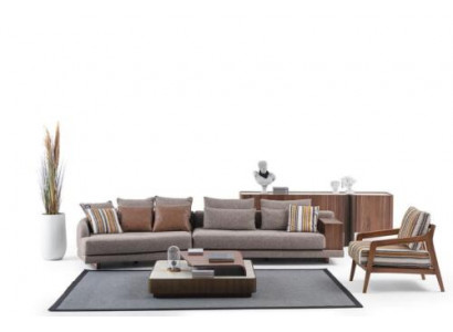 Exclusieve woonkamerbankstel, stoffen bank, houten salontafel, dressoir.