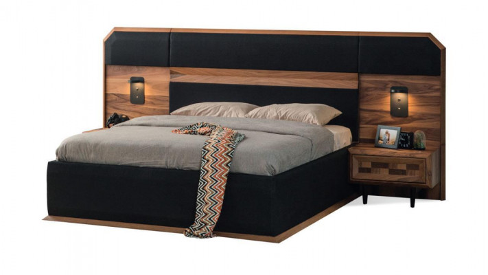 Bruin-zwarte houten slaapkamer set; tweepersoonsbed, 2 nachtkastjes, 3-delig.