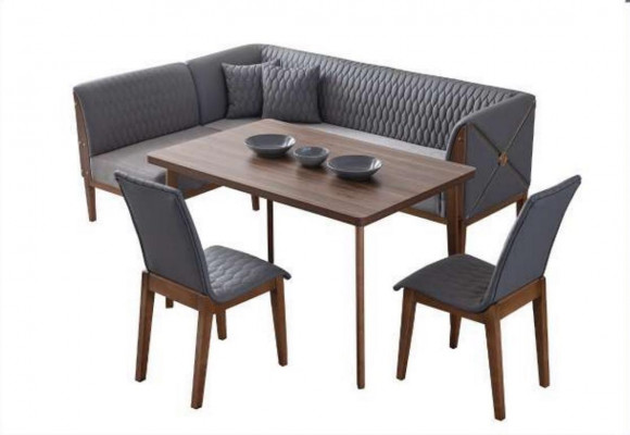 Stijlvolle grijze eetkamerset, bruine eettafel, 2 eetkamerstoelen, bank.