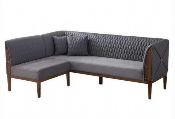 Stijlvolle grijze eetkamerset, bruine eettafel, 2 eetkamerstoelen, bank.