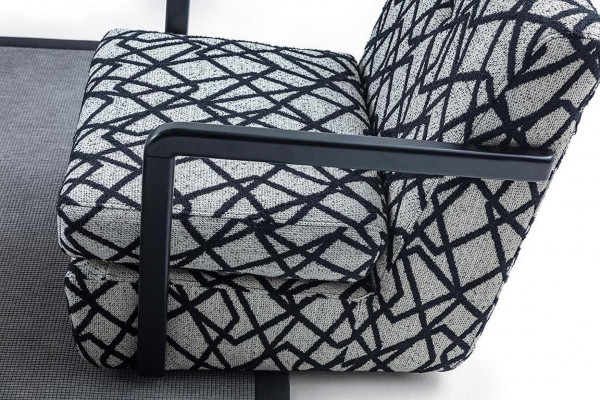 Zwart-grijze woonkamer fauteuil ontworpen door een designer, Luxe loungestoel voor één persoon.