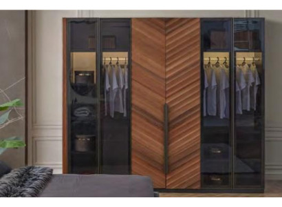 Slaapkamer kledingkast Luxe glazen kast Stijlvolle inrichting