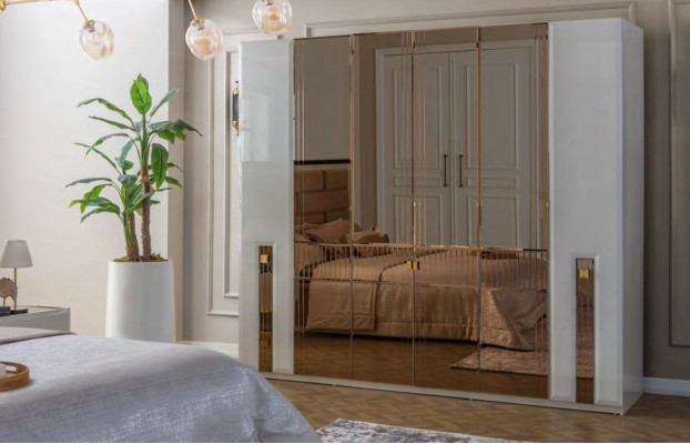 Luxe witte kledingkast slaapkamer glazen kast houten meubels