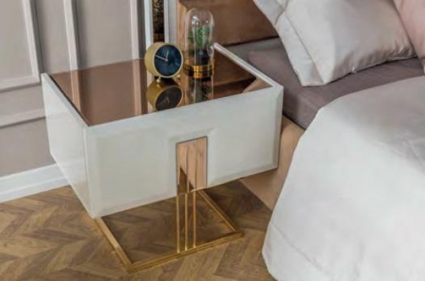 Stijlvolle slaapkamer meubels Roestvrijstalen bed Ontwerper houten nachtkastjes