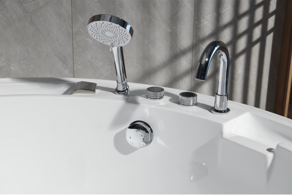 Luxe whirlpool bad ronde badkuip met verlichte waterval LED-verlichting .
