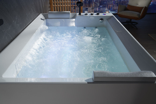 Whirlpool bad  kamer bad waterjets massagedouches