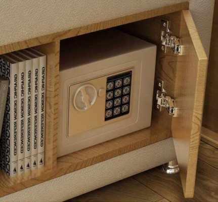 Luxe functioneel bed met kluisje, laptopplank, tweepersoonsbedden xxl hotels leer