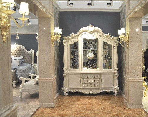 Luxe etalage vitrine vitrines glazen kast antieke stijl barok rococo.