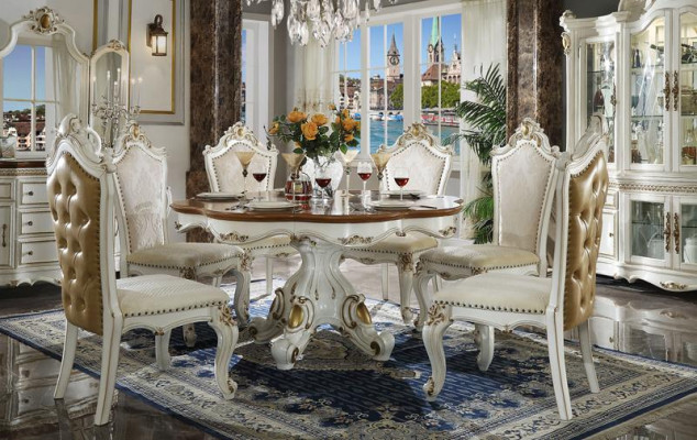 Ronde eettafel van rundhout, klassieke ronde tafels in rococo-barokstijl.