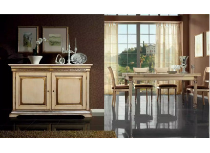 Exclusieve 6-delige eetkamerset met dressoir en 4 stoelen.