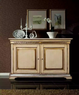 Exclusieve 6-delige eetkamerset met dressoir en 4 stoelen.