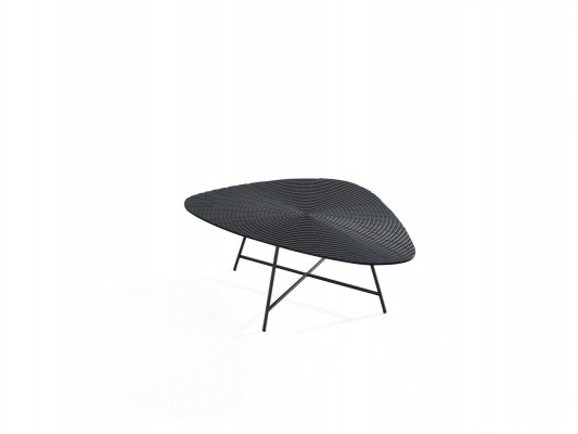 Stijlvolle zwarte salontafel voor de woonkamer met een bewerkte tafelblad.