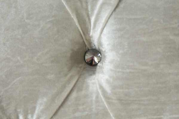 Driepersoons wit stoffen woonkamer designbank Chesterfieldbank