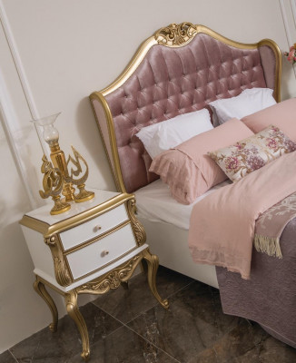 Chesterfield bedframe ontwerp gestoffeerd luxe bed slaapkamer bedden roze