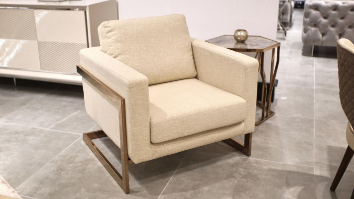 Luxe fauteuil woonkamer inrichting ontwerp modern meubilair stoffentextiel.