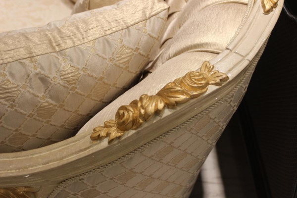 Exquisite woonkamer deluxe bank 3-zitter, elegant beige woonkamerbank.