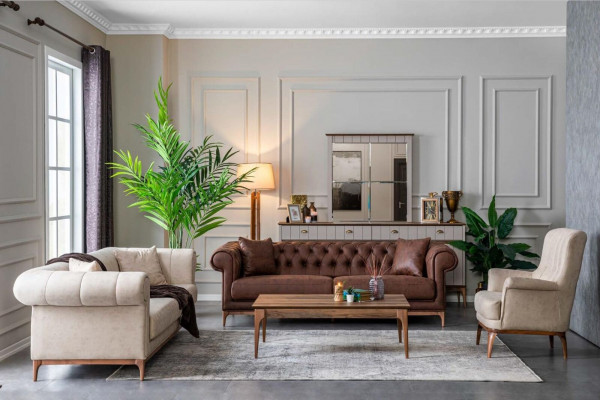 Lichte leren fauteuil voor ontspanning op houten poten in een hotelkamer nieuw.