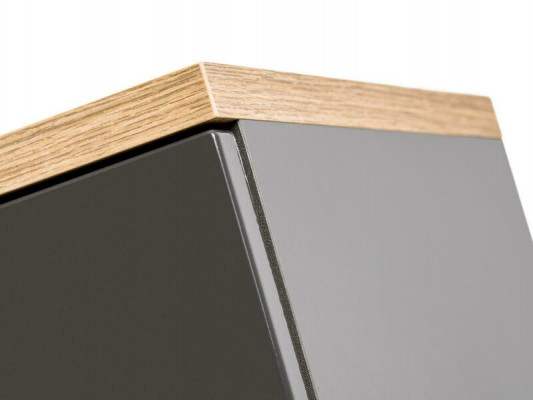 Badkamerrek hangende hoge kast 35 x 20 x 70 cm hangende badkast.