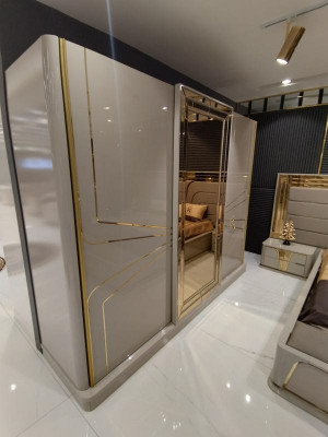 Moderne kledingkast Luxe kast Houten kasten Glas Hoogglans Slaapkamer