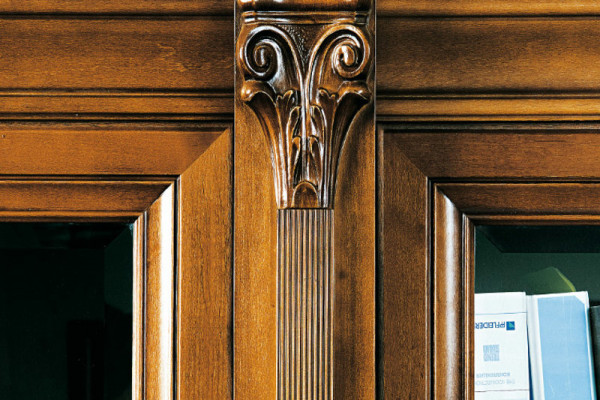Klassieke boekenkast commode ladekast dressoir kast bijzettafel