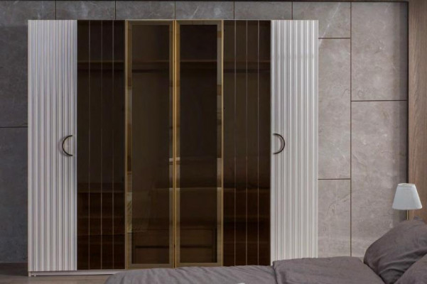 Moderne lichtgrijze kledingkast Slaapkamer Luxe glazen kasten Kast