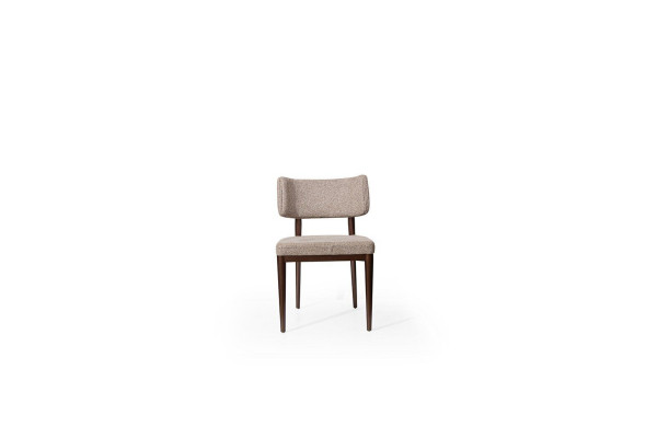 Ontwerper Beige textiel eetkamerstoel Bruine houten poten Design meubels.