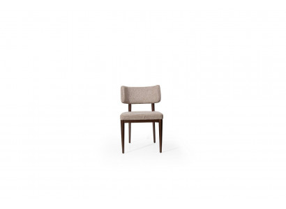 Ontwerper Beige textiel eetkamerstoel Bruine houten poten Design meubels.