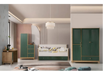 Stijlvolle kinderkamerset bestaat uit bed, 2 kledingkasten en een bureau.