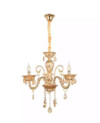 Kroonluchter Crystal in de woonkamer of chique luxe thuis nieuw.