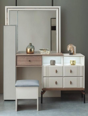 Witte kaptafel van glas met spiegel, luxueuze poef, moderne meubels.
