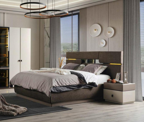 Slaapkamer set Luxe bed in bruine kleur en 2 nachtkastjes 3 stuks nieuw.