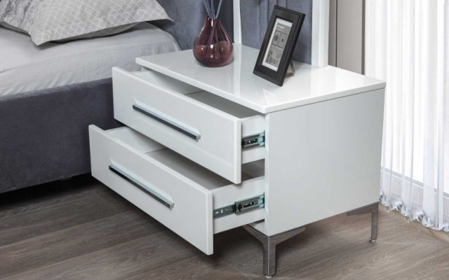 Modern grijs tweepersoonsbed met 2 houten nachtkastjes slaapkamer set