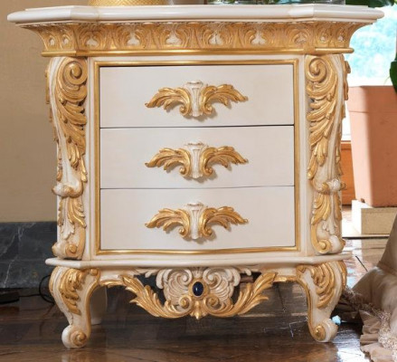 Luxe nachtkastje met gesneden patroon