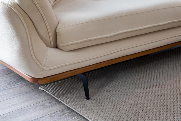 Beige bank gestoffeerde bank meubels banken woonkamer driezits textiel stof