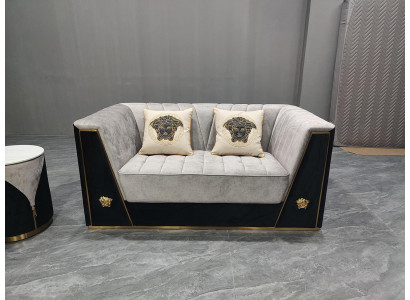 Luxe tweepersoonsbank met zachte bekleding voor de woonkamer