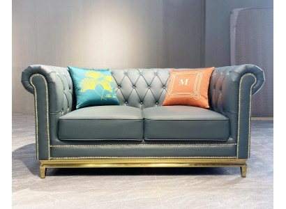Chesterfield tweezitsbank design meubels inrichting klassieke banken.   Chesterfield tweezitsbank design meubels inrichting klassieke banken.