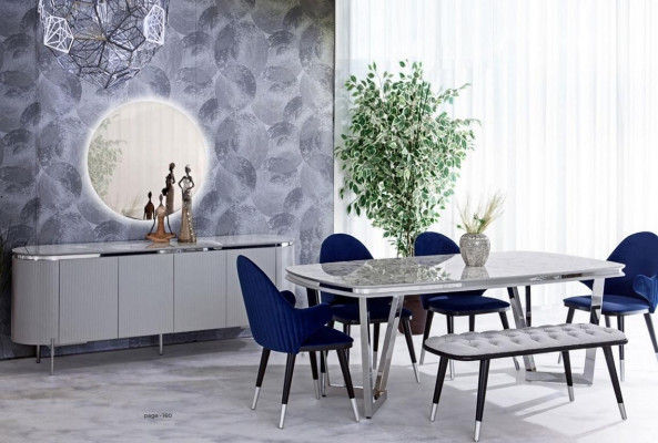 Eetkamerset bestaat uit eettafel 4 stoelen spiegel dressoir bank 8-delig