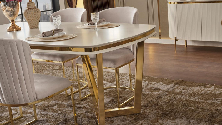 Eetkamer set bestaat uit design eettafel 4x stoelen en dressoir 7 dlg.