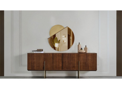 Luxe eetkamerset bestaande uit dressoir en spiegel in de kleur bruin.