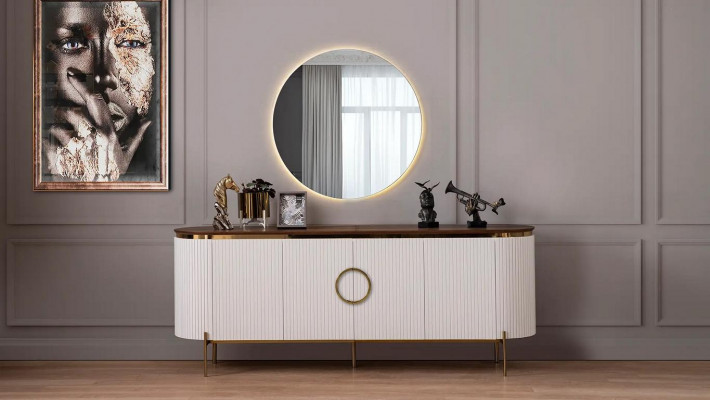 Eetkamer set bestaat uit dressoir en spiegel beige met goud elementen.