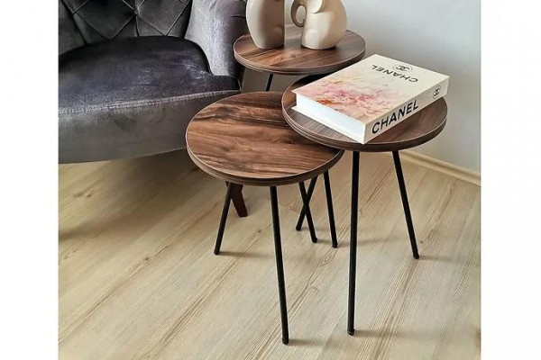 Set van 3 ronde salontafels van bruin hout met metalen poten bijzettafel