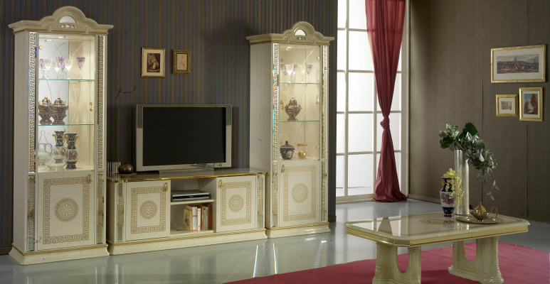 Woonkamerset, set van 4 stuks. Groep, dressoir, vitrine, 2 salontafels, barok, rococo.