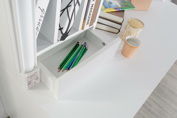 Bureau jeugdkinderkamer houten meubilair ontwerp witte tafel landhuis